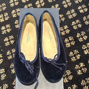 Oscar de la Renta Dark Blue Velvet ballet flats size 30